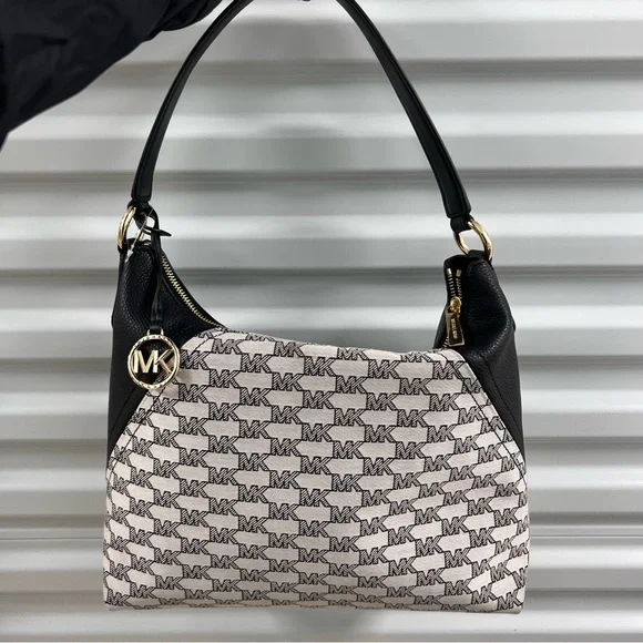 Aria jacquard shop signature shoulder bag